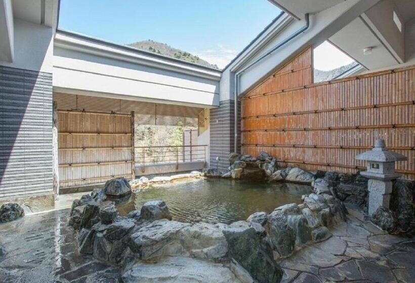 バス共有のスタンダードルーム, New Momiji