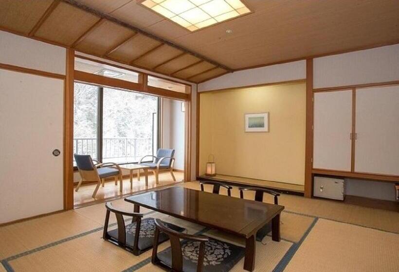 バス共有のスタンダードルーム, New Momiji