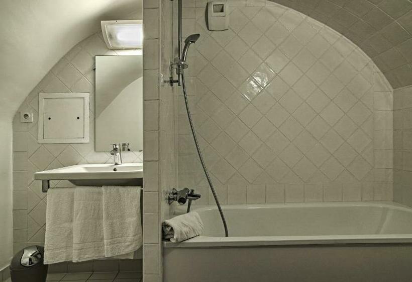 غرفة قياسية ثلاثية, Hôtel Galilee