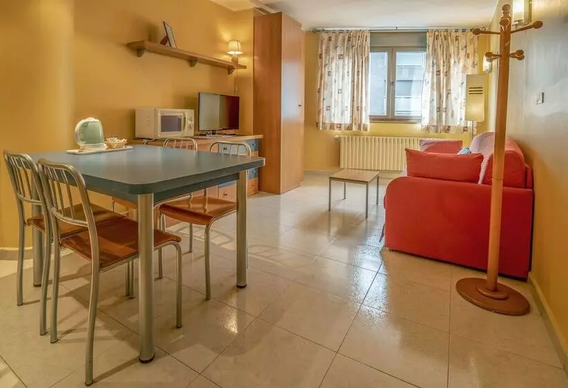 スタンダードスタジオ, Apartaments Del Meligar