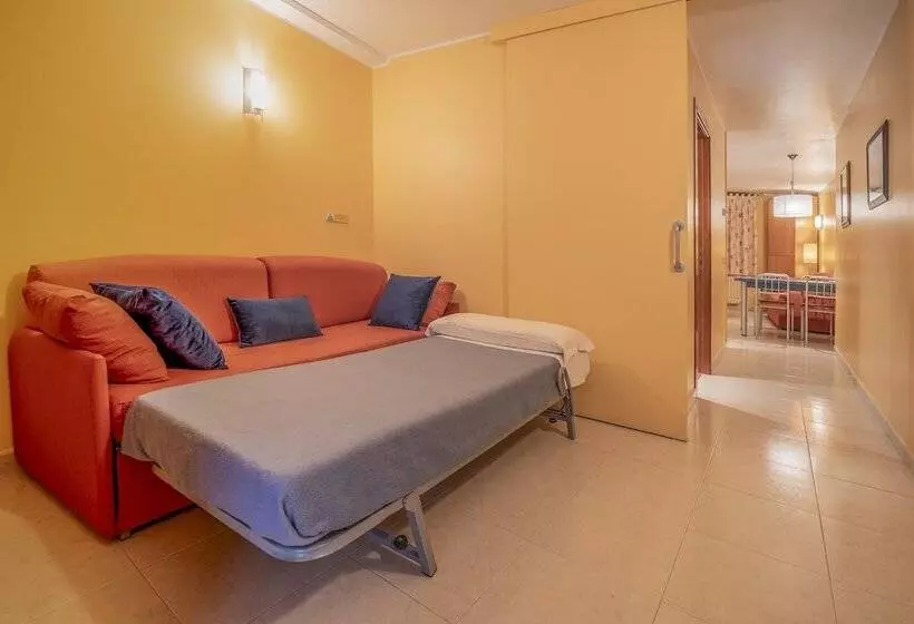 スタンダードスタジオ, Apartaments Del Meligar
