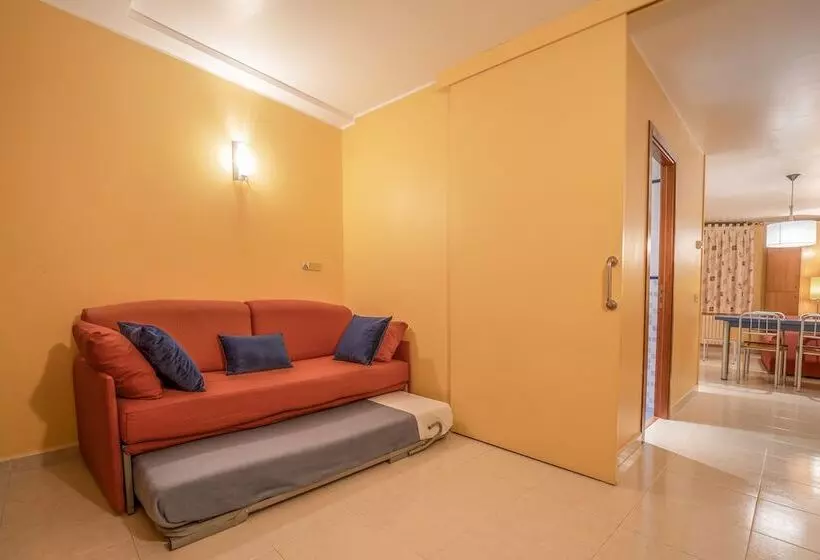 スタンダードスタジオ, Apartaments Del Meligar
