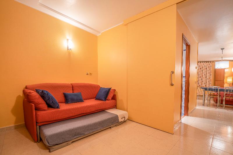 استودیوی استاندارد, Apartaments Del Meligar