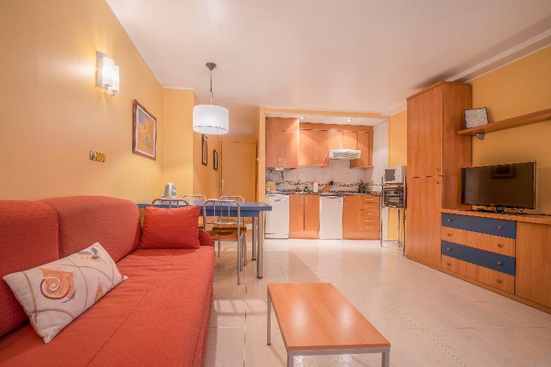 استودیوی استاندارد, Apartaments Del Meligar