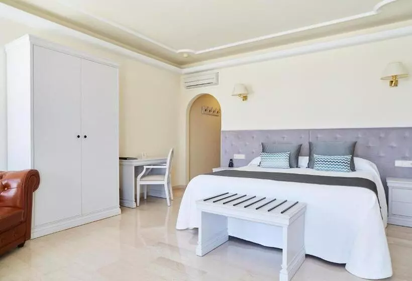 オーシャンビュースーペリアールーム, Grand Hotel Palladium Santa Eulalia Del Río