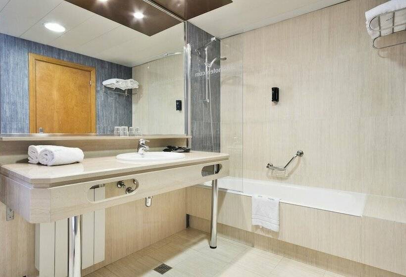 标准三人间, Abba Garden