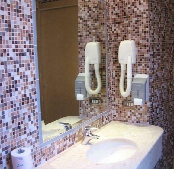 اتاق استاندارد سه نفره, Aphrodite