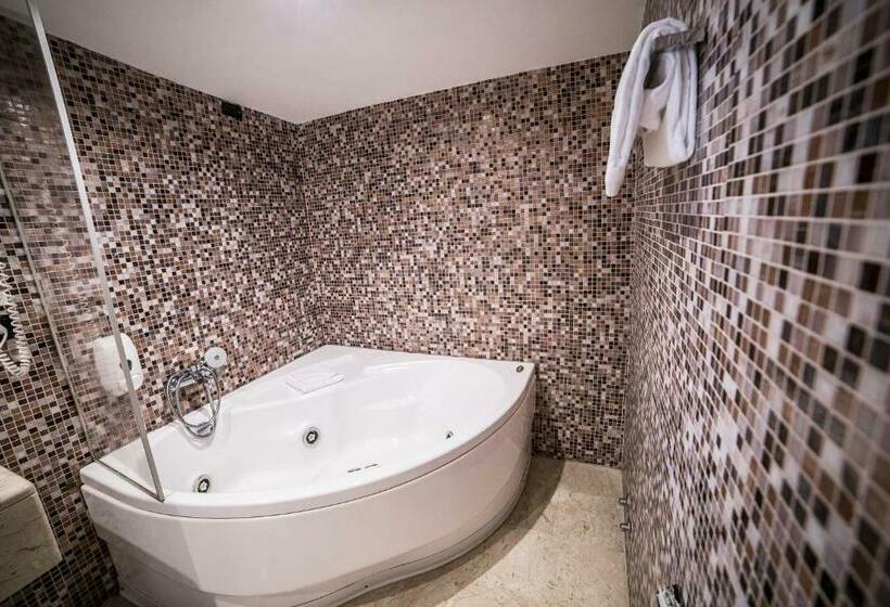 اتاق لوکس با وان آب گرم, Aphrodite