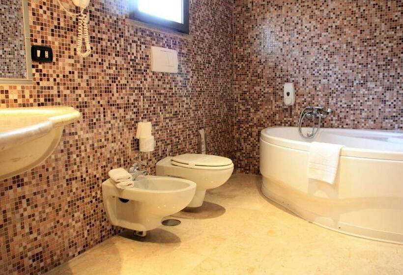 اتاق لوکس با وان آب گرم, Aphrodite