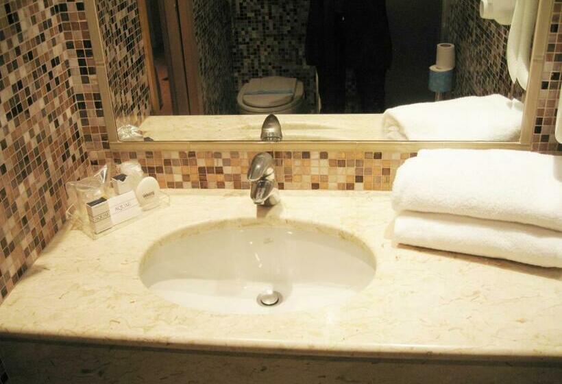 اتاق اکونومی, Aphrodite