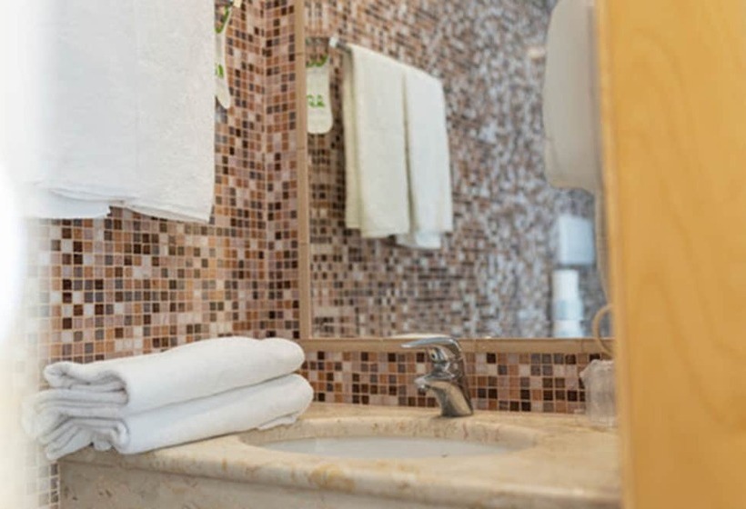 اتاق استاندارد سه نفره, Aphrodite