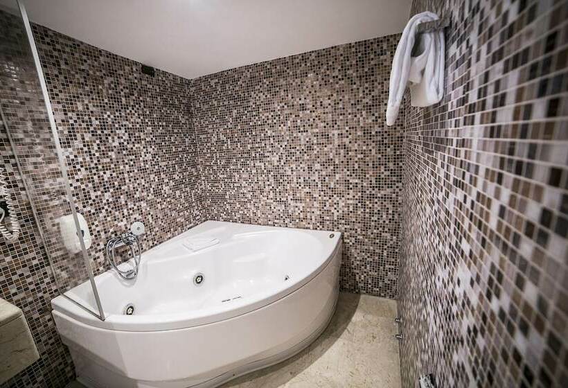 اتاق لوکس با وان آب گرم, Aphrodite