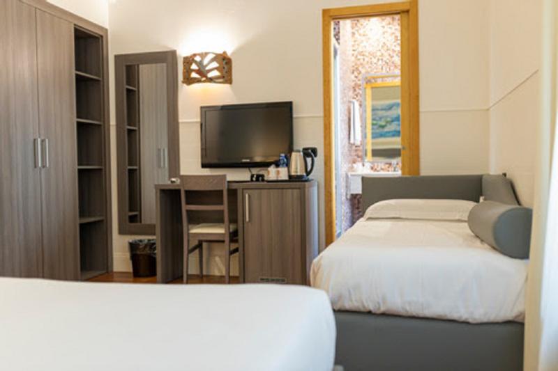 اتاق استاندارد سه نفره, Aphrodite