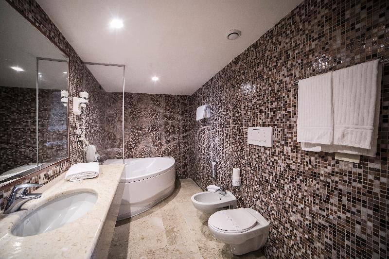 اتاق لوکس با وان آب گرم, Aphrodite