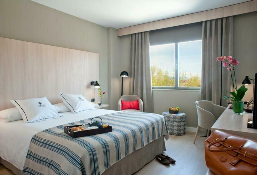 اتاق استاندارد سه نفره, Aravaca Village