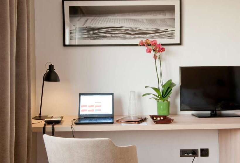 اتاق استاندارد سه نفره, Aravaca Village