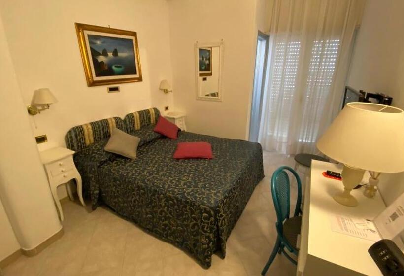 غرفة قياسية, Capri Bougainville