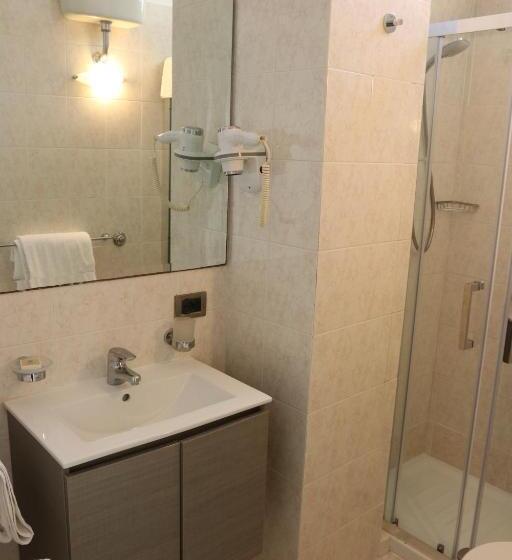Quarto Estandar, Capri Bougainville