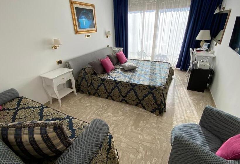 جناح جونيور, Capri Bougainville