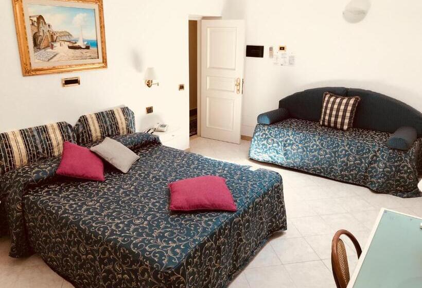 Quarto Triplo Estandar Interior, Capri Bougainville