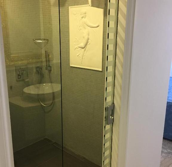 غرفة ديلوكس, Capri Bougainville