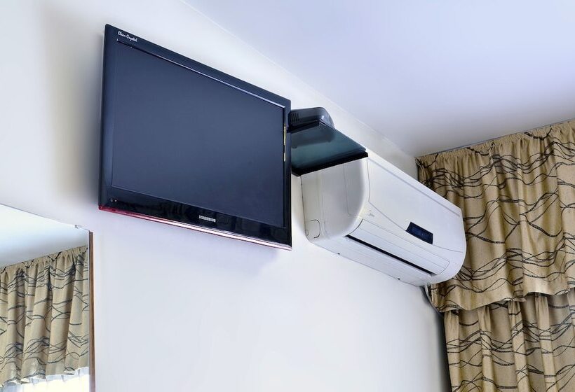 スタンダードトリプルルーム, Hispano