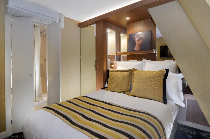 اتاق راحتی, Hôtel Dalila