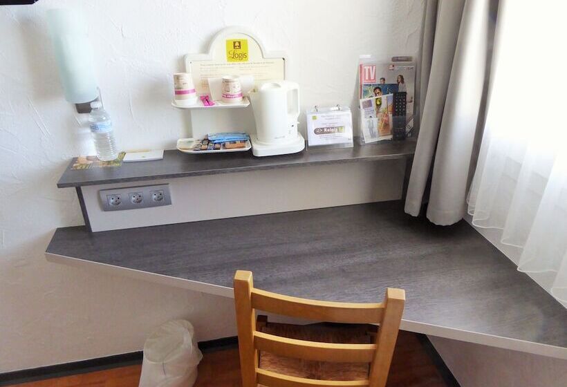 חדר סטנדרט לשלושה, Hôtel Restaurant Le Relais   Pau Nord