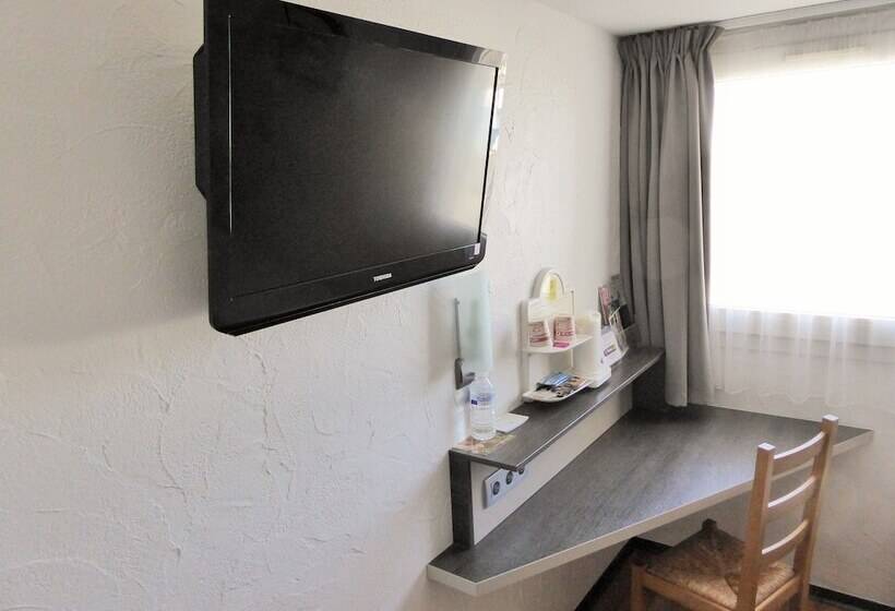 חדר סטנדרט לשלושה, Hôtel Restaurant Le Relais   Pau Nord