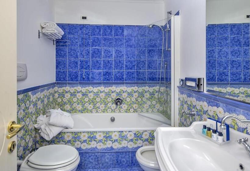 Номер Deluxe Вид на Море, Relais Maresca Luxury Small Hotel & Terrace Restaurant