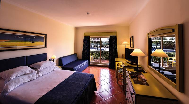 プールビューファミリールーム, Vila Galé Alentejo Vineyards