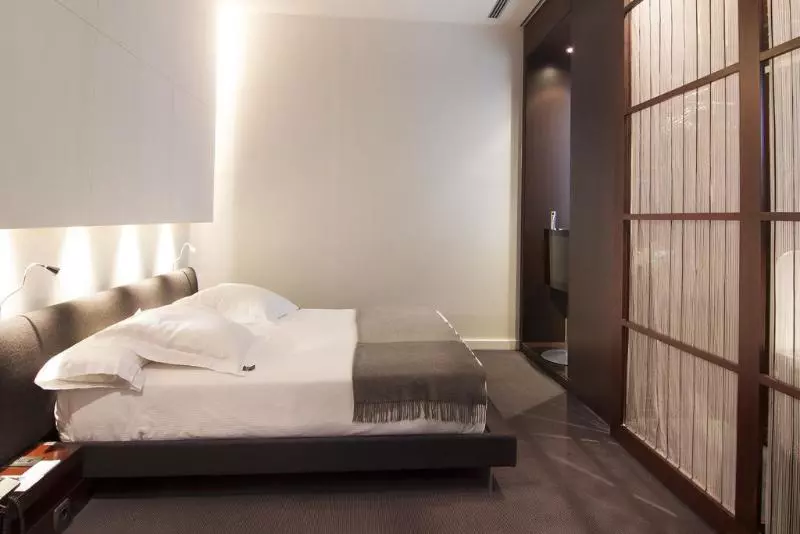 اتاق استاندارد, Sixtytwo