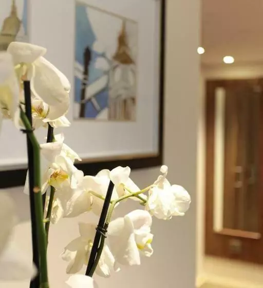 اتاق اجرایی با تخت بزرگ, Marble Arch By Thistle