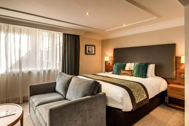 اتاق اجرایی با تخت بزرگ, Marble Arch By Thistle
