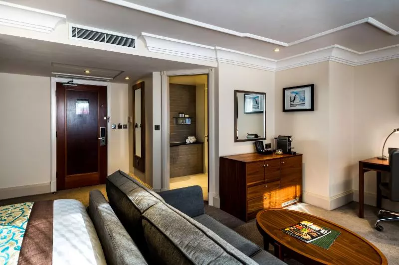 اتاق اجرایی با تخت بزرگ, Marble Arch By Thistle