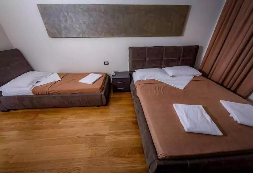 اتاق استاندارد سه نفره, Trieste