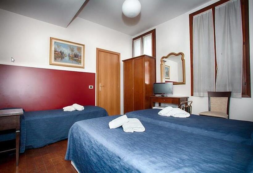 Номер Стандарт Трехместный, Trieste