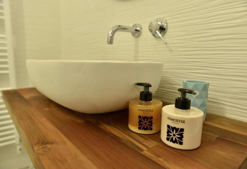 חדר דלוקס, D.home