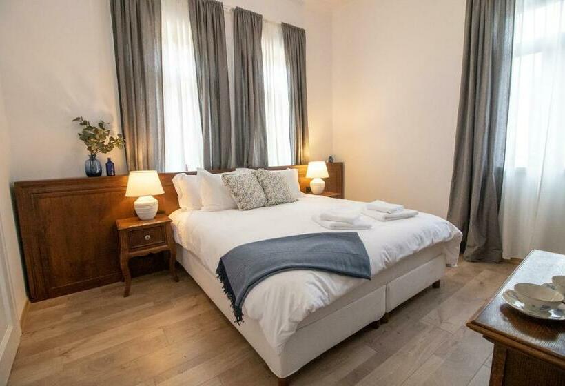 اتاق لوکس, Seven Cafe &