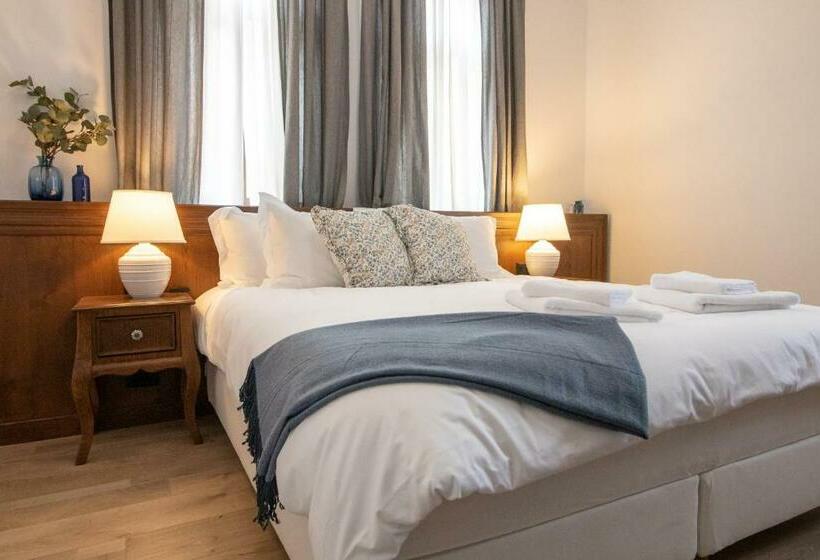 اتاق لوکس, Seven Cafe &