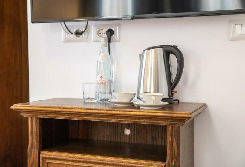 اتاق لوکس, Seven Cafe &