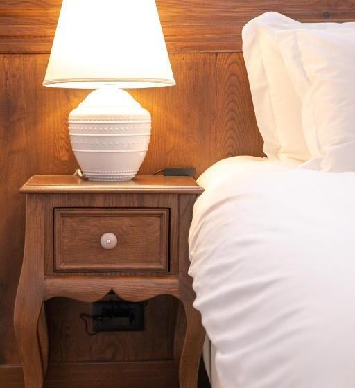 اتاق استاندارد با چشمانداز باغ, Seven Cafe &