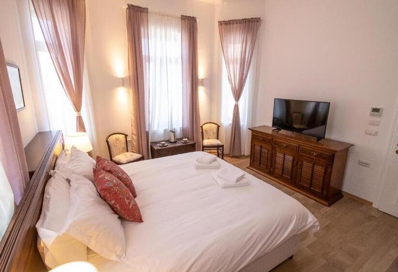 اتاق استاندارد با چشمانداز باغ, Seven Cafe &