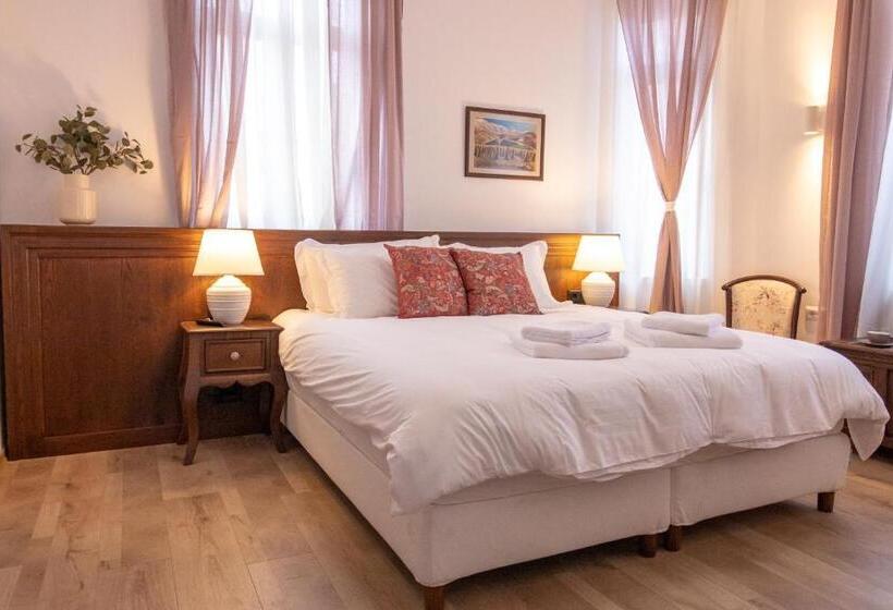 اتاق استاندارد با چشمانداز باغ, Seven Cafe &