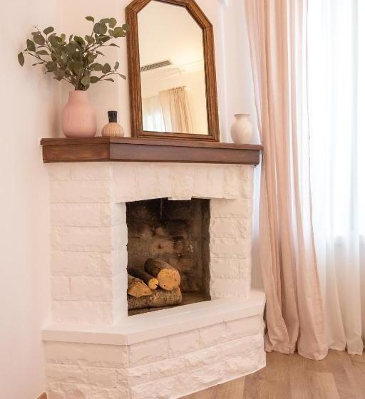 سوییت با چشمانداز باغ, Seven Cafe &