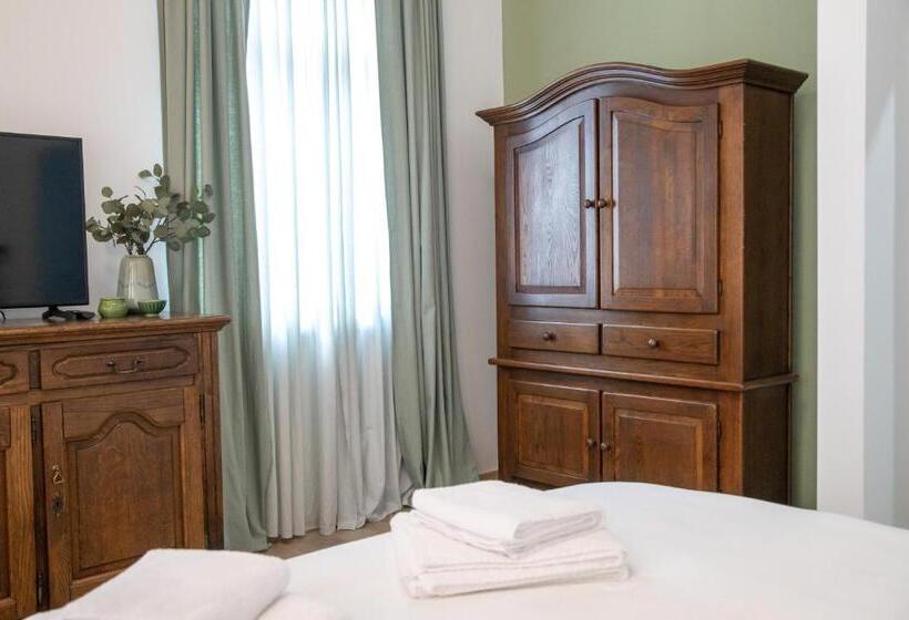 اتاق استاندارد, Seven Cafe &