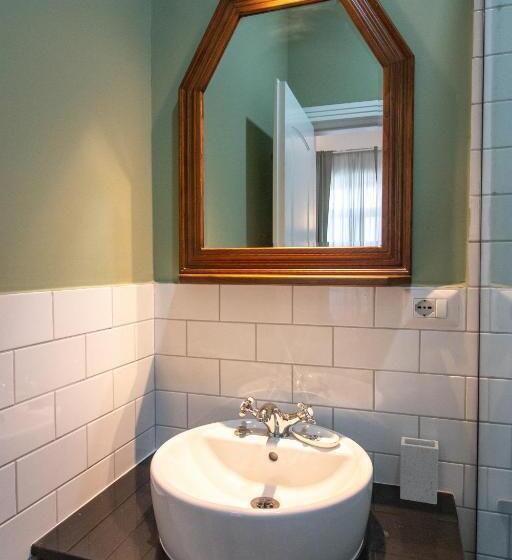 اتاق استاندارد, Seven Cafe &