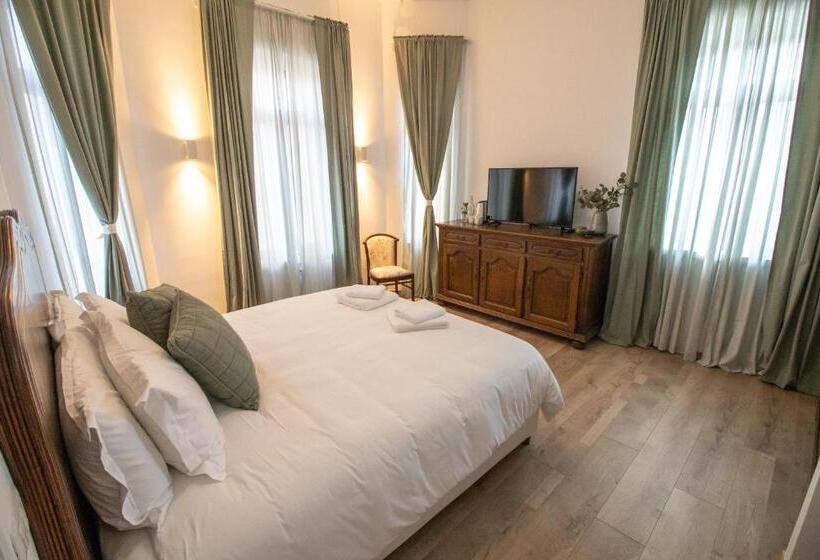 اتاق استاندارد, Seven Cafe &