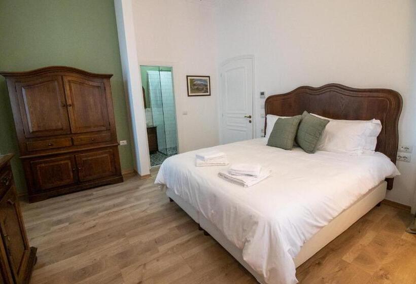 اتاق استاندارد, Seven Cafe &