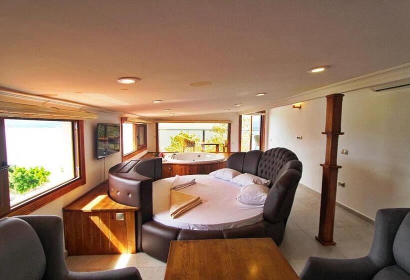 带1个卧室的顶楼公寓, George S Boutique